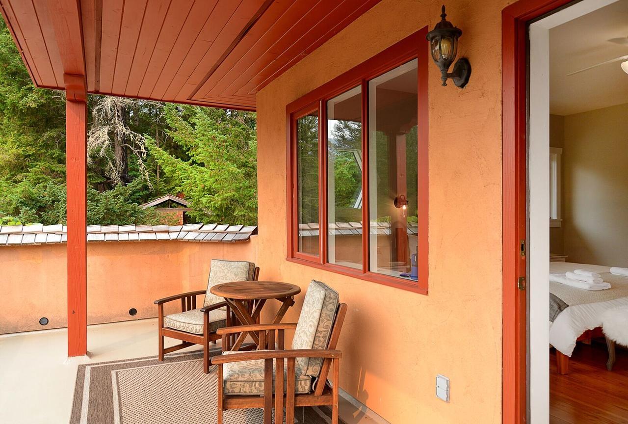 Sunshine Villa B&B Madeira Park Exterior photo