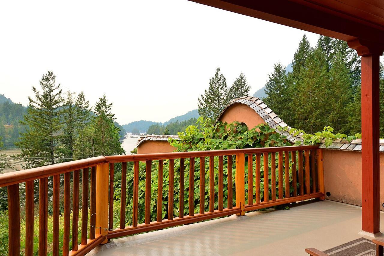 Sunshine Villa B&B Madeira Park Exterior photo